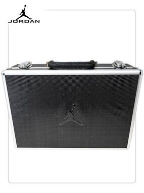 Air Jordan XVII  17 OG Vintage Black Metal Case 2002